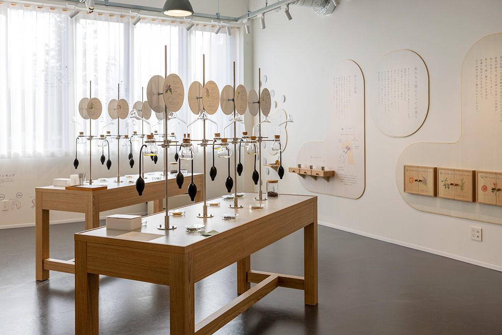 「香りのラボ・蒸留実験室」/ナチュの森（北海道）