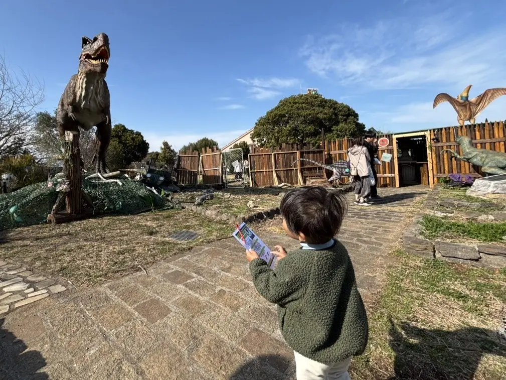 エリアを探索する様子/ソレイユ恐竜島（神奈川県/横須賀市）