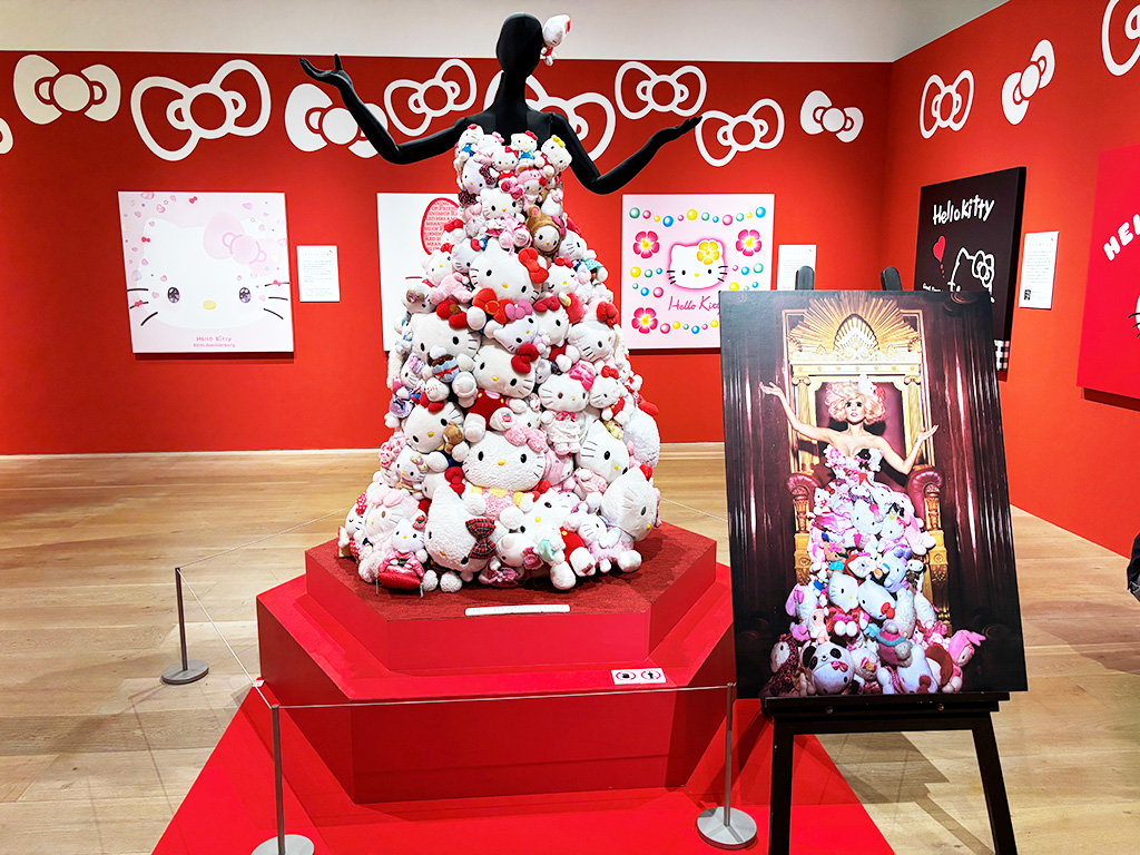 レディー・ガガが着用したドレスの再現サンリオ展 FINAL ver. ニッポンのカワイイ文化60年史（東京都/港区）