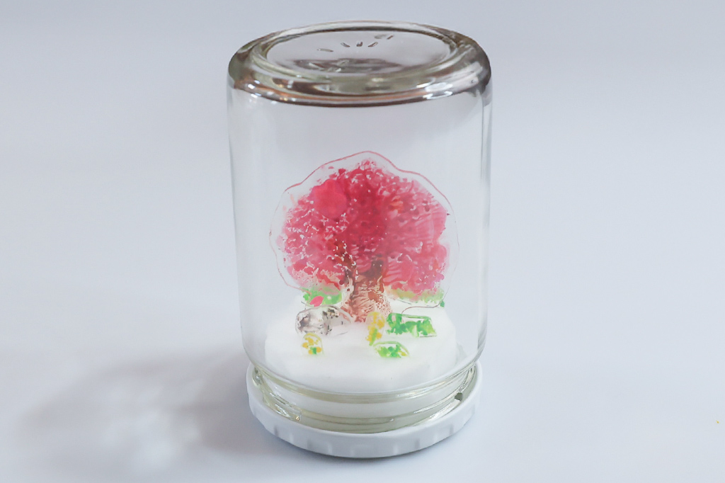 ビンをかぶせた様子│スノードームの作り方/自由研究