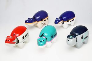 赤べこを新幹線カラーに絵付けできる「新幹線赤べこ絵付け体験」開催！当日お持ち帰りもOK