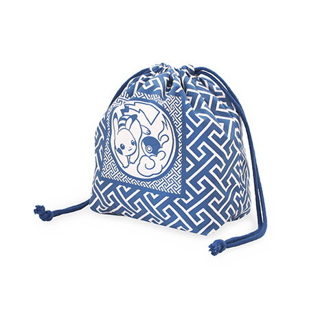 「シンボルマーク巾着 NAVY」/ポケモン×工芸展―美とわざの大発見―（北海道/札幌市）