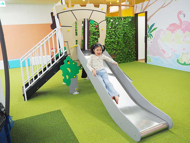 幼児が安心して遊べるすべり台/キッズランドUS 千葉ユーカリが丘店（千葉県/佐倉市）