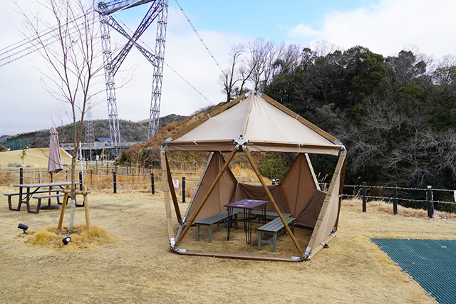 園内にあるテントやベンチなど/ダムパークいばきた（大阪府/茨木市）