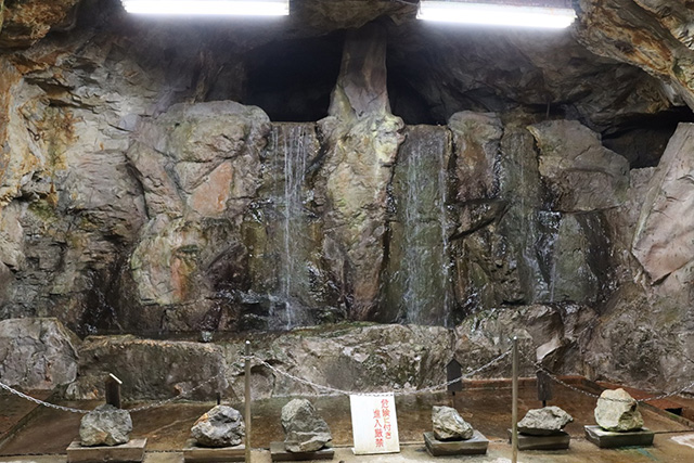 坑道内に流れる水/史跡 生野銀山（兵庫県/朝来市）