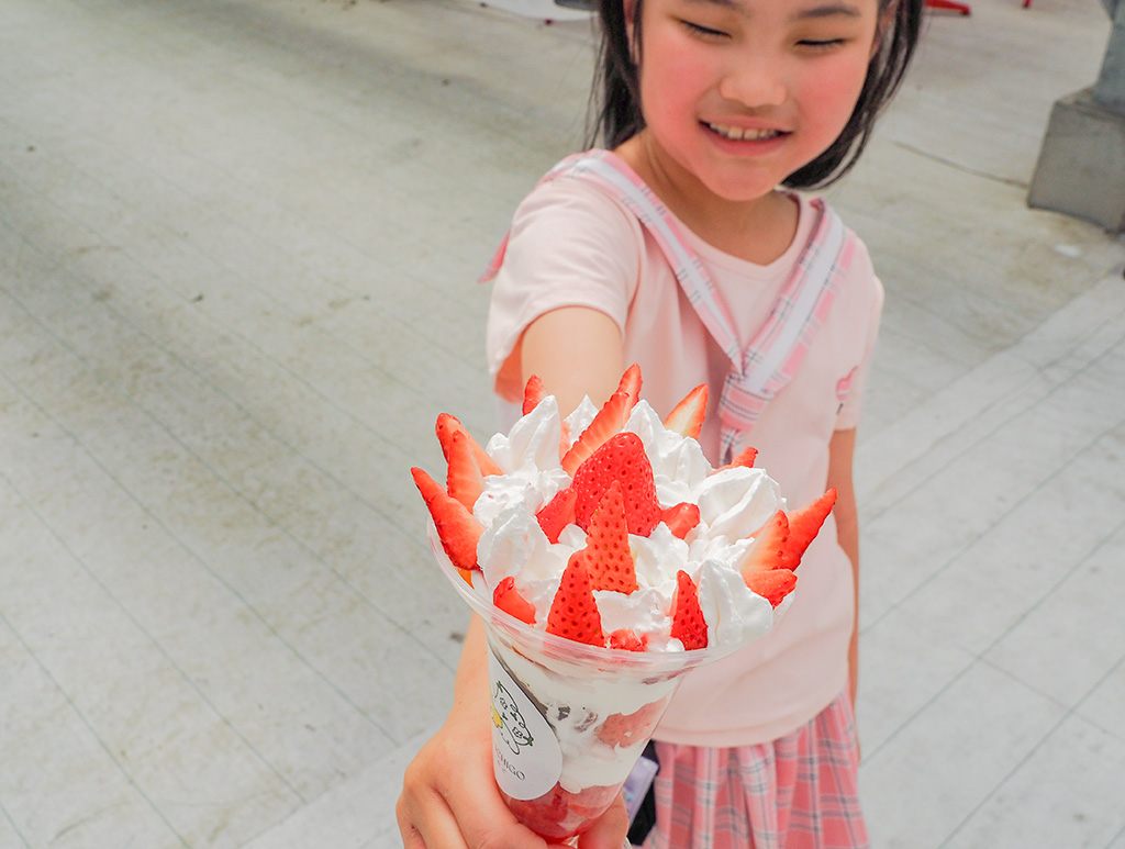 摘みたていちごでパフェ作り体験/空飛ぶいちご東京（東京都/府中市）