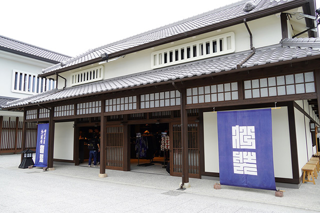 入り口付近にある「扮装屋」/太秦映画村(京都府/京都市)